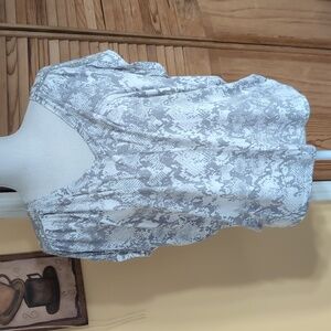 JENNIFER LOPEZ Red Label Gray & White V-Neck Top Rhinestone Bling Shoulders XL